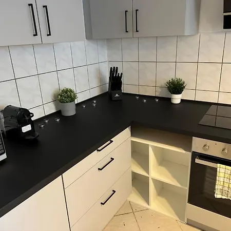 Townhouse Fuer 10 Personen Mit Garten بيت للعطل *