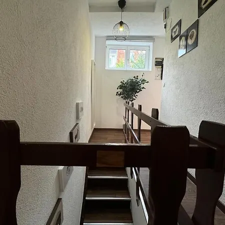 Townhouse Fuer 10 Personen Mit Garten بيت للعطل *