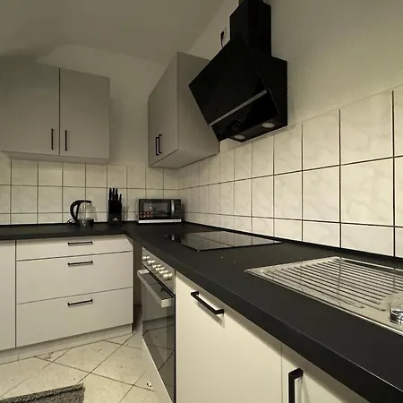 Townhouse Fuer 10 Personen Mit Garten بيت للعطل اسلنغن