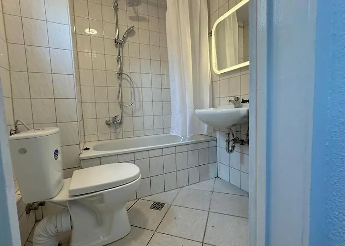 Townhouse Fuer 10 Personen Mit Garten Casa de Férias Esslingen am Neckar