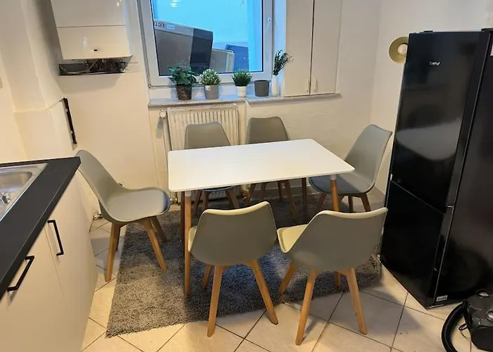 Townhouse Fuer 10 Personen Mit Garten Esslingen am Neckar